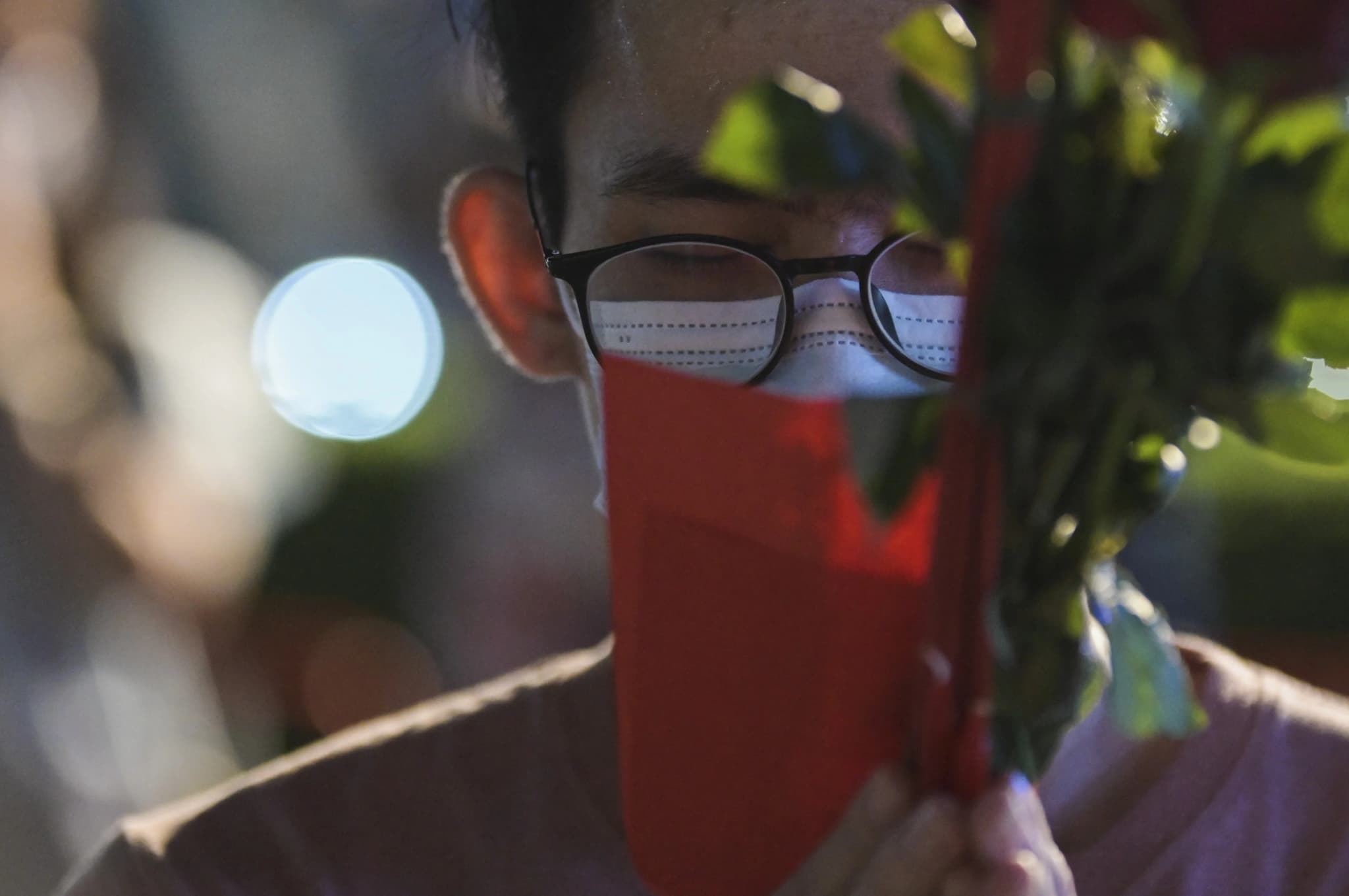 ลานหน้าห้างเซ็นทรัลเวิลด์คึกคัก สายมูเตลูแห่การะสิ่งศักดิ์สิทธิ์และขอพรเรื่องความรักเทศกาลวาเลนไทน์