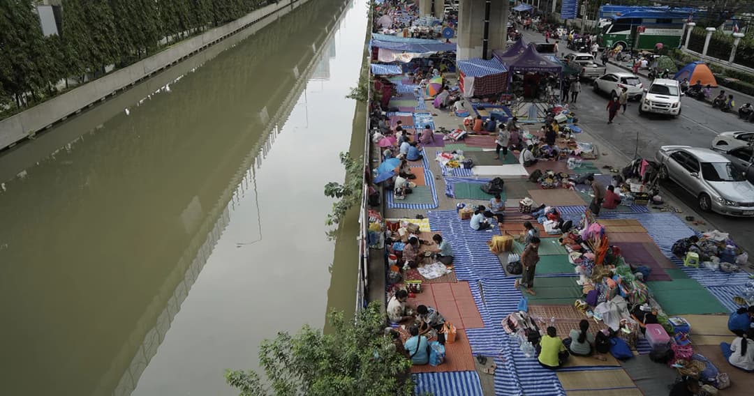 ม็อบชาวนายังปักหลักหน้าคลัง ยึดมั่นข้อเรียกร้องแก้ปัญหาหนี้ 3 ข้อ