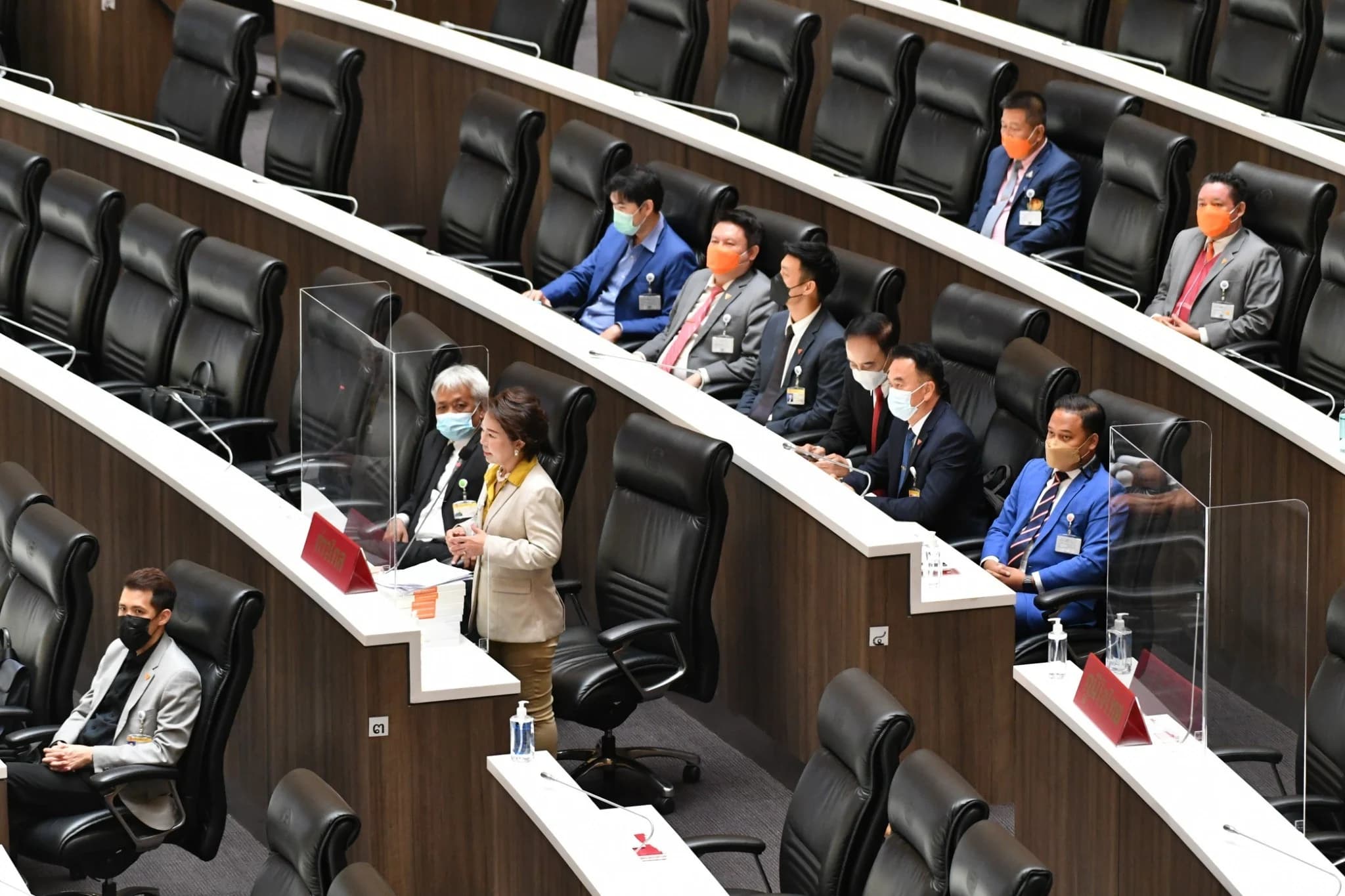 ‘อมรัตน์’ ฟาดรัฐบาลจัดงบแบบอยู่ไปวันๆ ชี้งบตำรวจ 115,000 ล้านใช้บริการปชช.เพียง10%