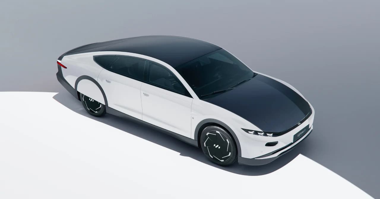 สตาร์ทอัปดัตช์เปิดตัว ‘รถ EV พลังงานแสงอาทิตย์’ รับแดดเต็มวันวิ่งได้ไกล 70 กม.