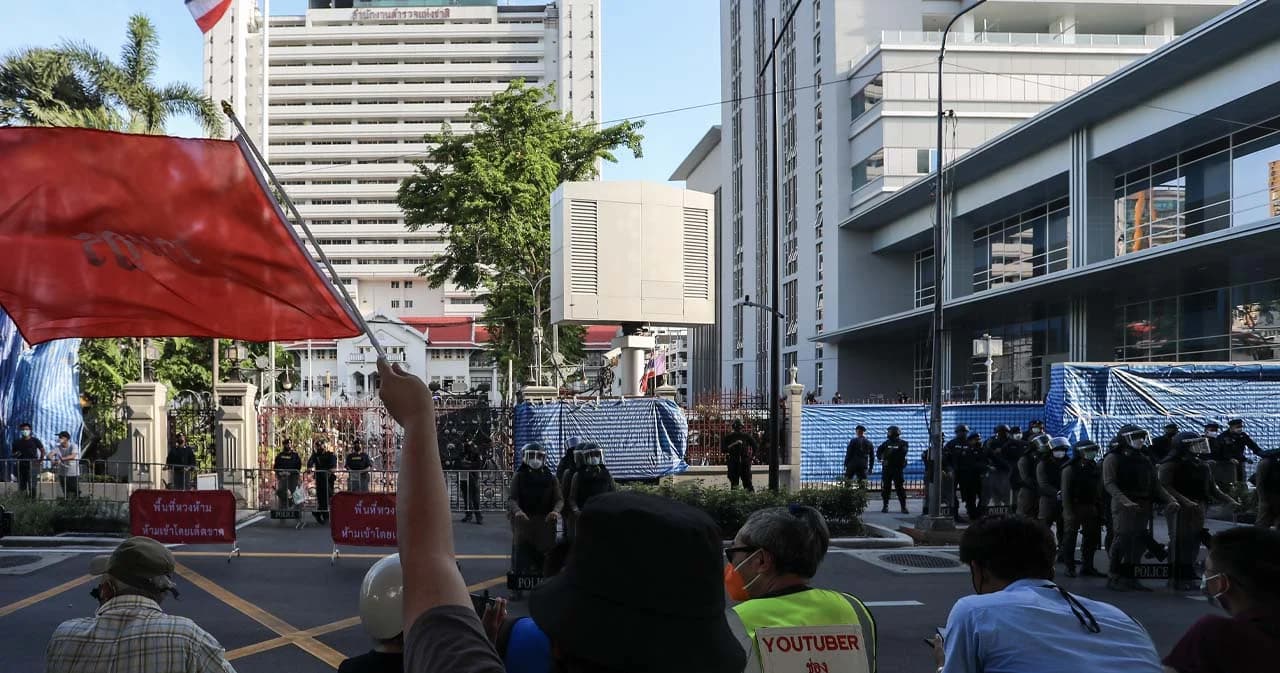 ชุมนุมเรียกร้อง ตำรวจเป็นข้าราชการ รับใช้ประชาชน ไม่ใช่รัฐบาลเผด็จการ