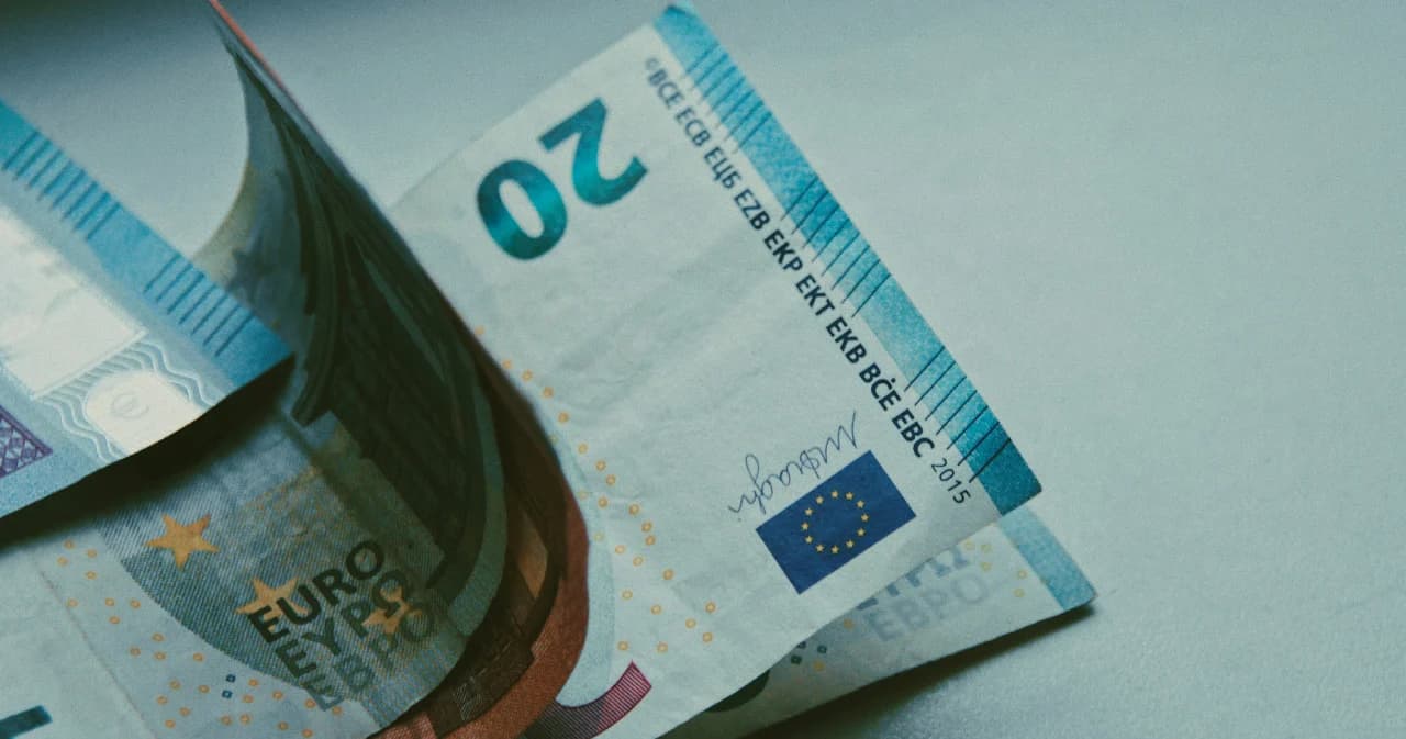 เศรษฐกิจยุโรปเข้าขั้นวิกฤต 1 ยูโรอ่อนค่าเท่ากับ 1 ดอลลาร์ หนักสุดในรอบ 20 ปี