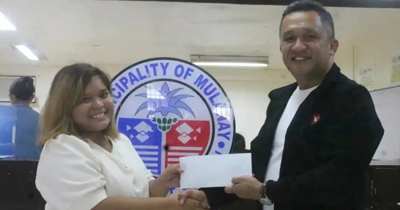 นายกฯ เมืองฟิลิปปินส์กำชับเจ้าหน้าที่ ต้องบริการประชาชนด้วยรอยยิ้ม ไม่ปฏิบัติตามอาจถูกลงโทษทางวินัย