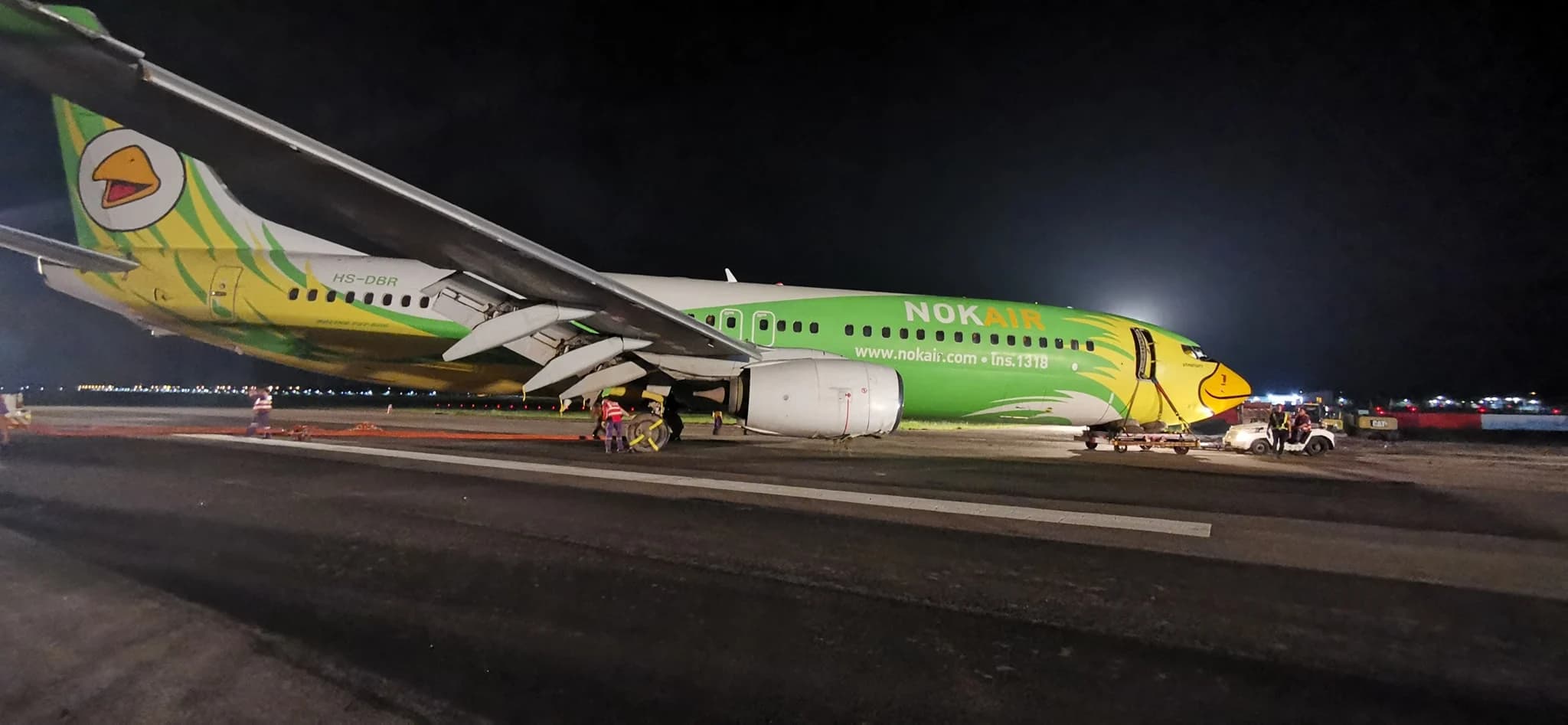 ลุ้นบ่ายนี้ เปิดรันเวย์สนามบินแม่ฟ้าหลวง เชียงราย หลังใช้เวลา 5 วันกู้เครื่องบินนกแอร์สำเร็จ