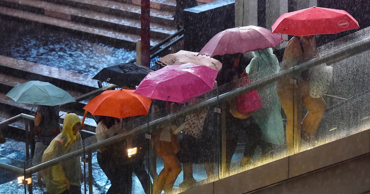 อุตุฯ เตือน 43 จังหวัดเตรียมรับฝนตกหนัก เฝ้าระวัง 6 เขื่อนมีน้ำมากเสี่ยงล้นช่วง 1-2 วันนี้