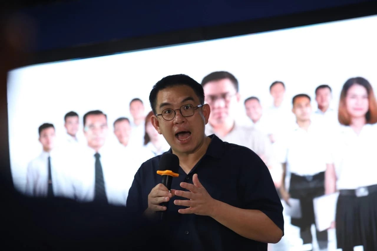 เปิด 8 ข้อสงสัย ‘วิโรจน์’ ต่อผู้บริหาร กทม.ชุดเก่าปมไม่จ่ายหนี้ BTS ปล่อยให้เป็นหนี้พอกกว่า 11,755 ล้าน