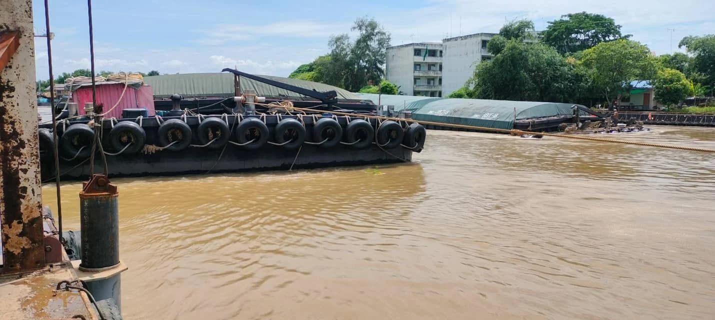 เรือบรรทุกถ่านหินกระแทกเขื่อน หวิดจมแม่น้ำป่าสัก ล่าสุดกู้เรือได้แล้ว