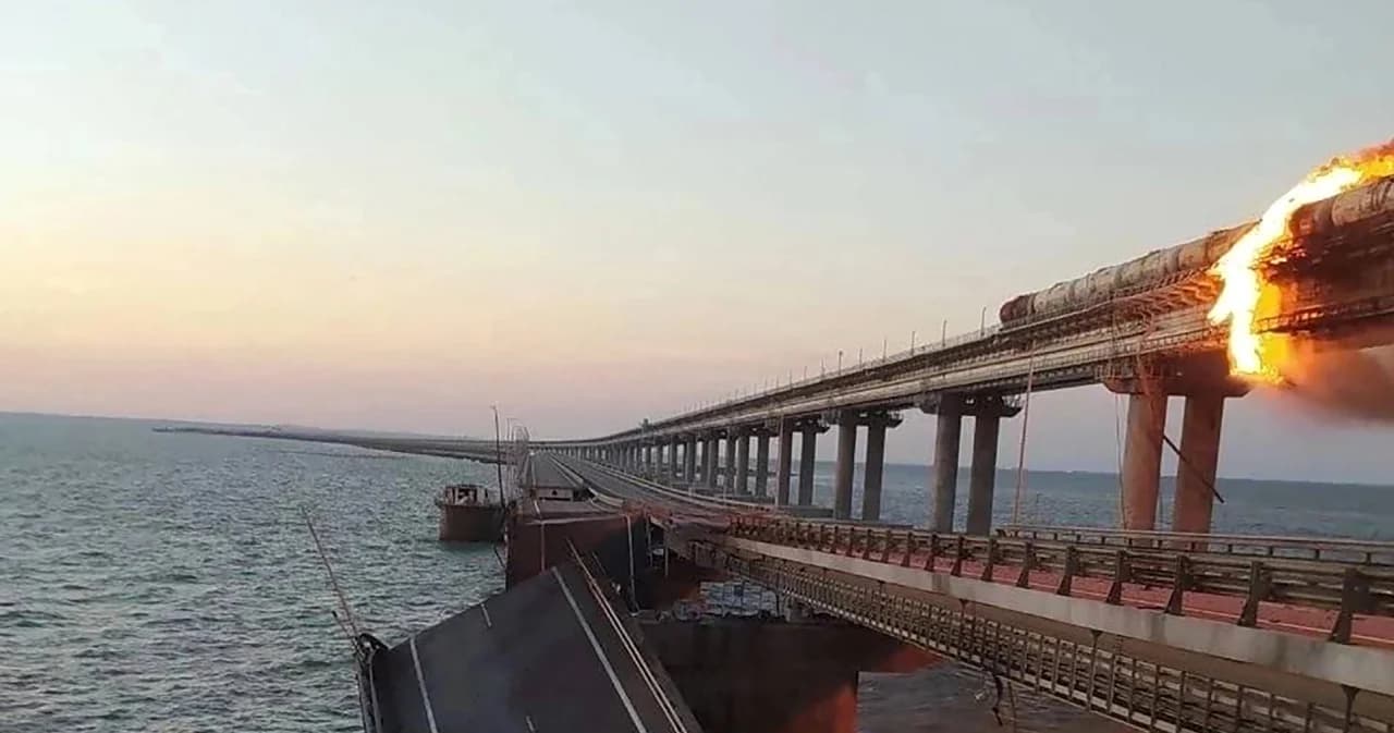 สะพานเชื่อมไครเมียระเบิด ตัดขาดเส้นทางรัสเซียส่งกำลังบำรุง รัสเซียอ้างยูเครนมีนิสัยก่อการร้าย