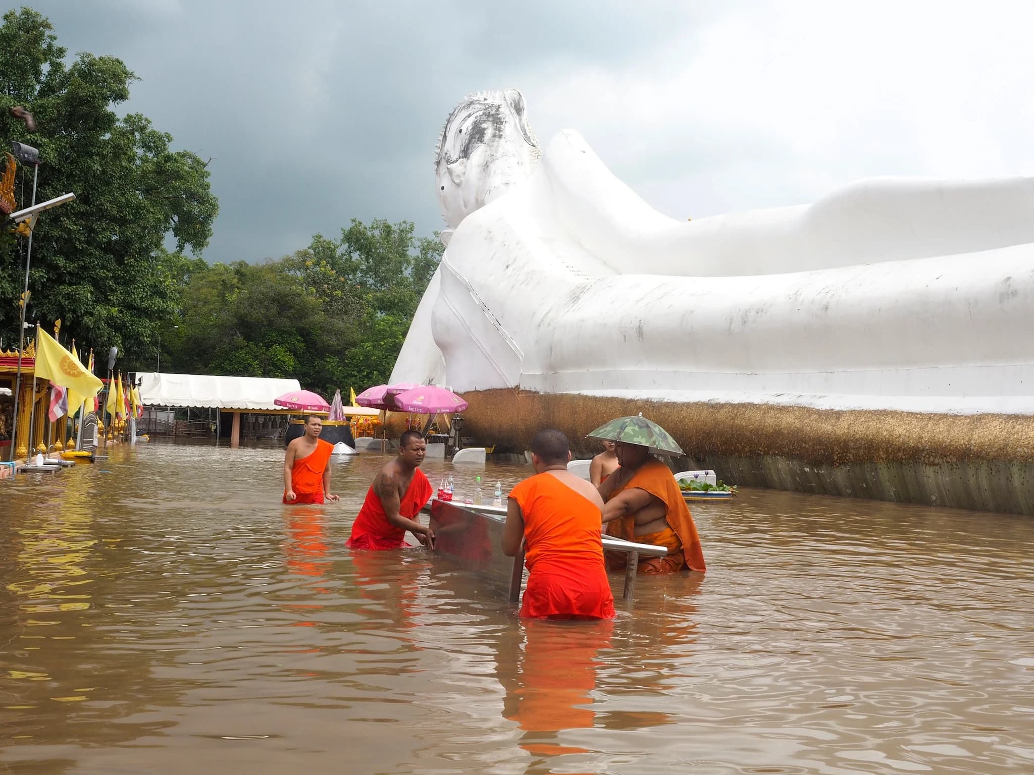 ลุ่มน้ำเจ้าพระยาวิกฤต เขื่อนเจ้าพระยาระบายน้ำที่ 3,164 ลบ.ม./วินาที นิคมอยุธยาปักธงส้มแจ้งรับมือ