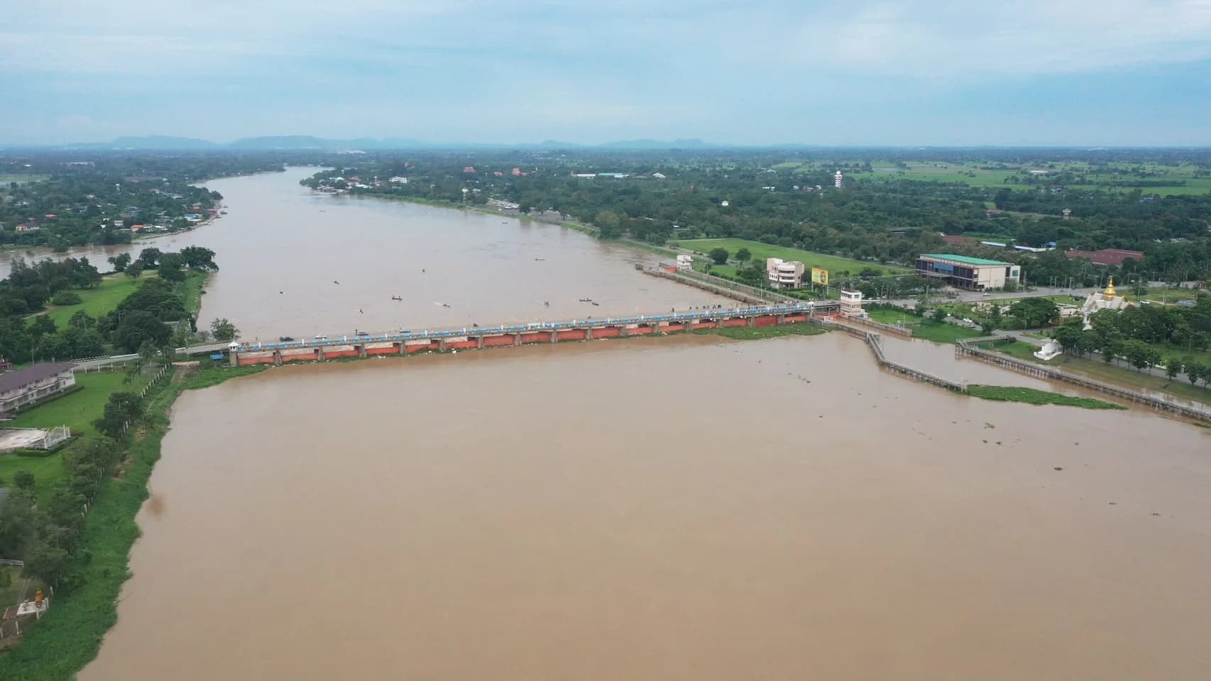 กรมชลประทานย้ำทำงานเต็มศักยภาพ เร่งดันน้ำผ่านคลองลัดโพธิ์สู่อ่าวไทย