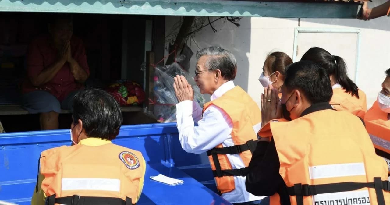 ‘ชวน’ สำรวจพื้นที่ประสบภัยน้ำท่วม พร้อมนำความเดือดร้อนไปหารือต่อในสภาฯ