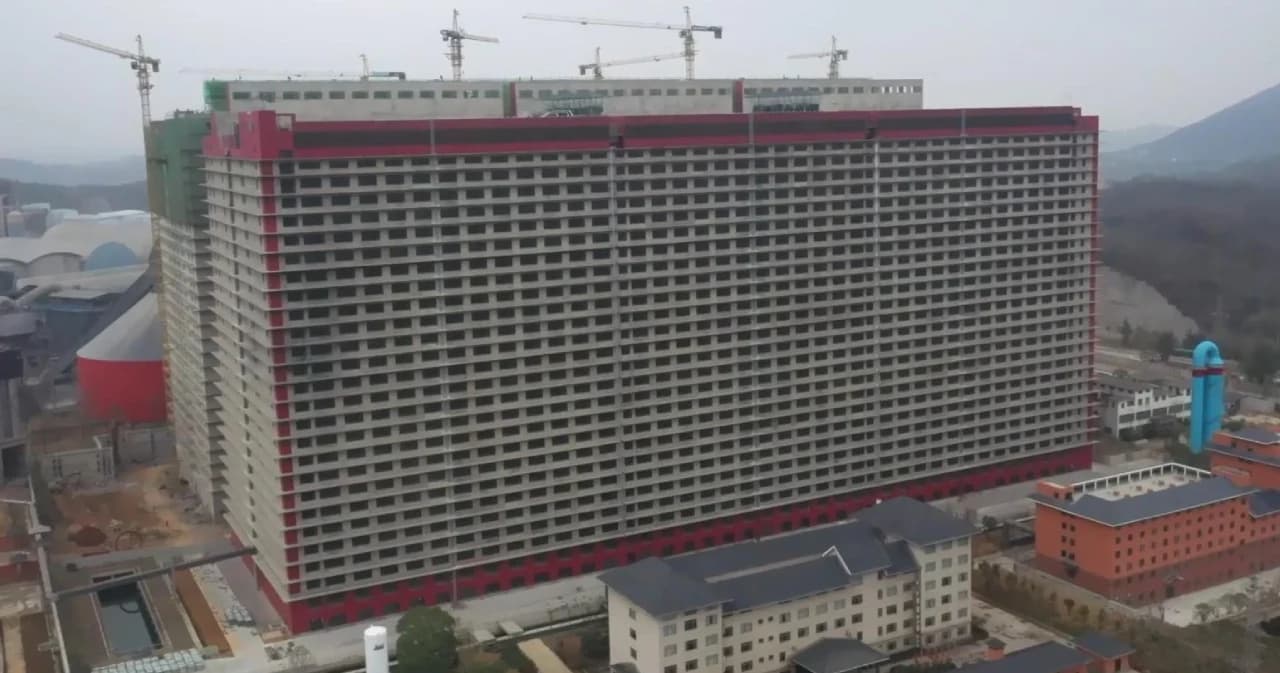 จีนเลี้ยงหมูในอาคาร 26 ชั้น ให้ผลผลิต 600,000 ตัวต่อปี ชี้เป็นฟาร์มหมูแห่งอนาคต