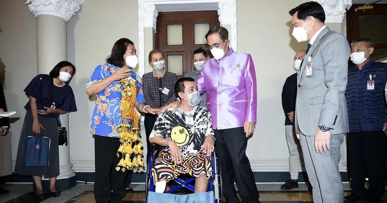 ‘พีระพันธุ์’ พร้อมรับ ‘พล.อ.ประยุทธ์’ ร่วมงานพรรครวมไทยสร้างชาติ แต่ยังไม่ชัดเพราะยังไม่ได้พูดคุย