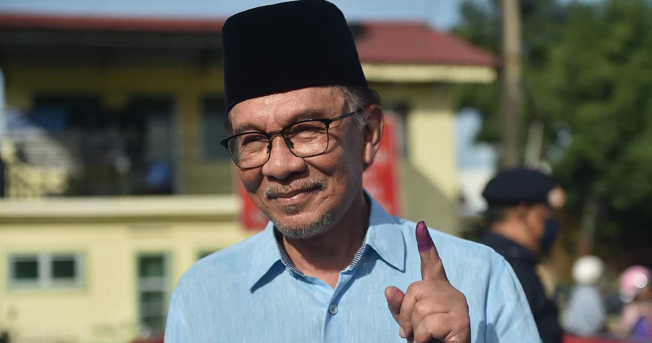 ‘อันวาร์ อิบราฮิม’ นายกฯ มาเลเซียคนใหม่ กษัตริย์ใช้พระราชอำนาจแต่งตั้ง ย้ำวิกฤติการเมืองต้องไม่เป็นภาระประชาชน