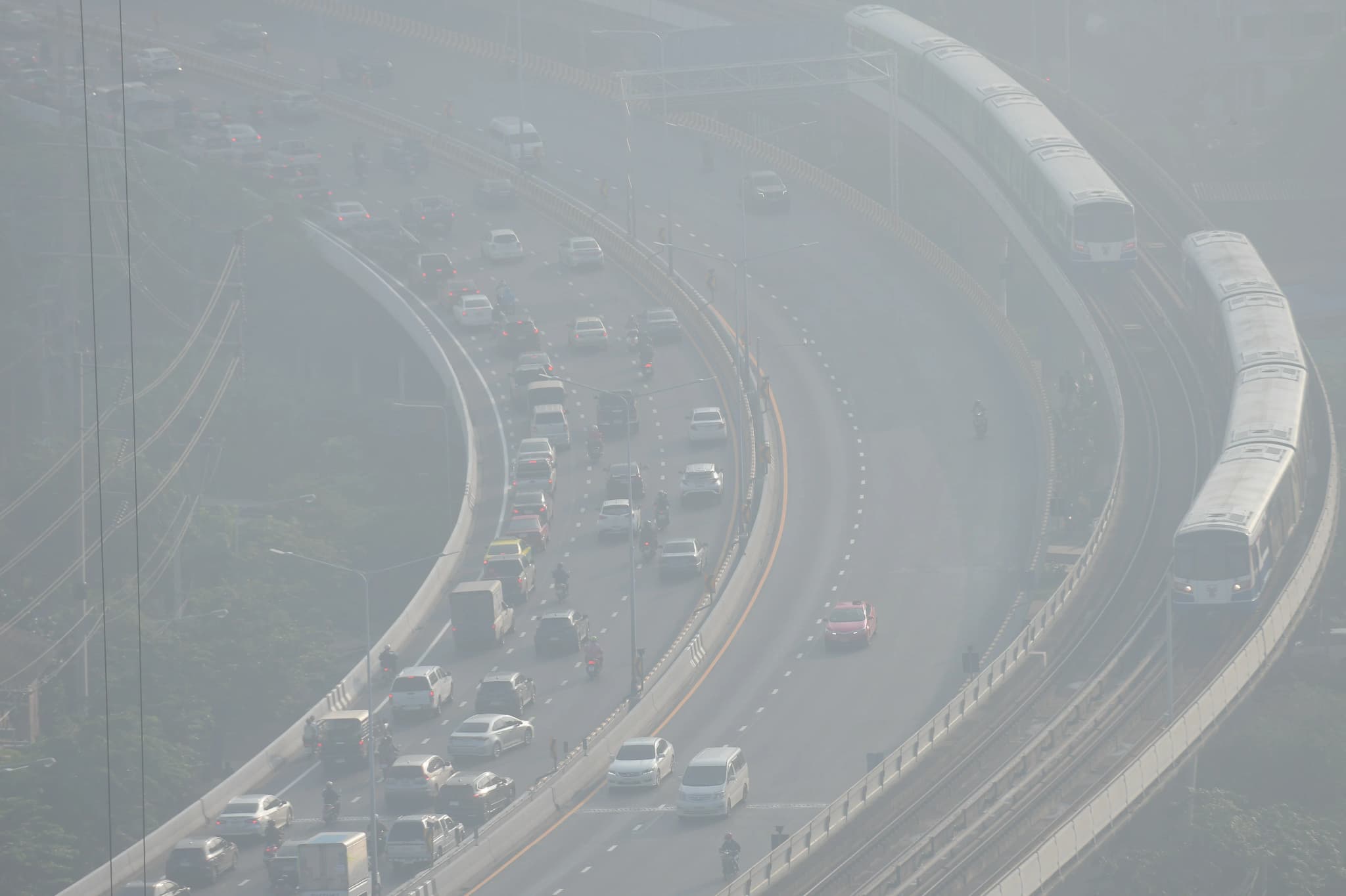 สภาพอากาศวันนี้ ฝุ่น PM2.5 หนัก 48 จังหวัด กทม.อากาศแย่ 69 พื้นที่