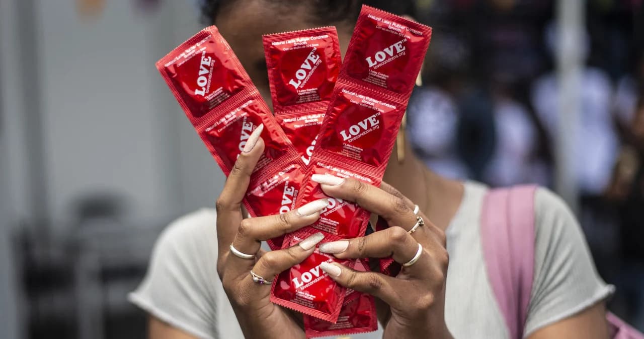 ฝรั่งเศสแจกถุงยางอนามัย อายุ 18-25 ปีรับฟรีที่ร้านขายยา หวังลดภาวะวัยรุ่นท้องไม่พร้อม