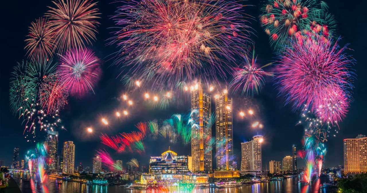 ไอคอนสยาม ชวนคนรักการถ่ายภาพ แสดงฝีมือการถ่ายภาพพลุดอกไม้ไฟ ในงาน Amazing Thailand Countdown 2023