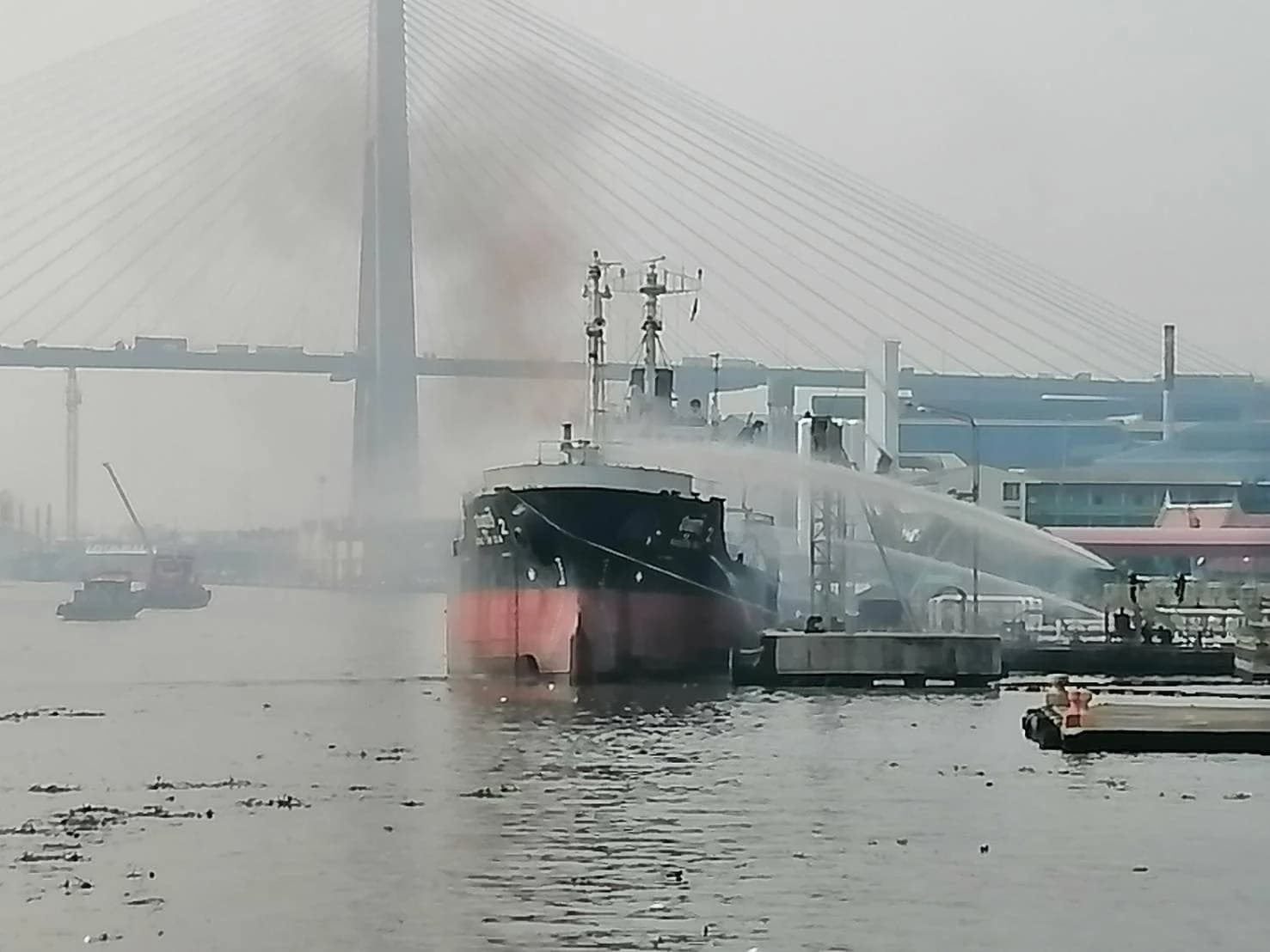 เรือบรรทุกน้ำมันระเบิด ปากอ่าวแม่กลอง เบื้องต้นเจ็บ 2 ราย