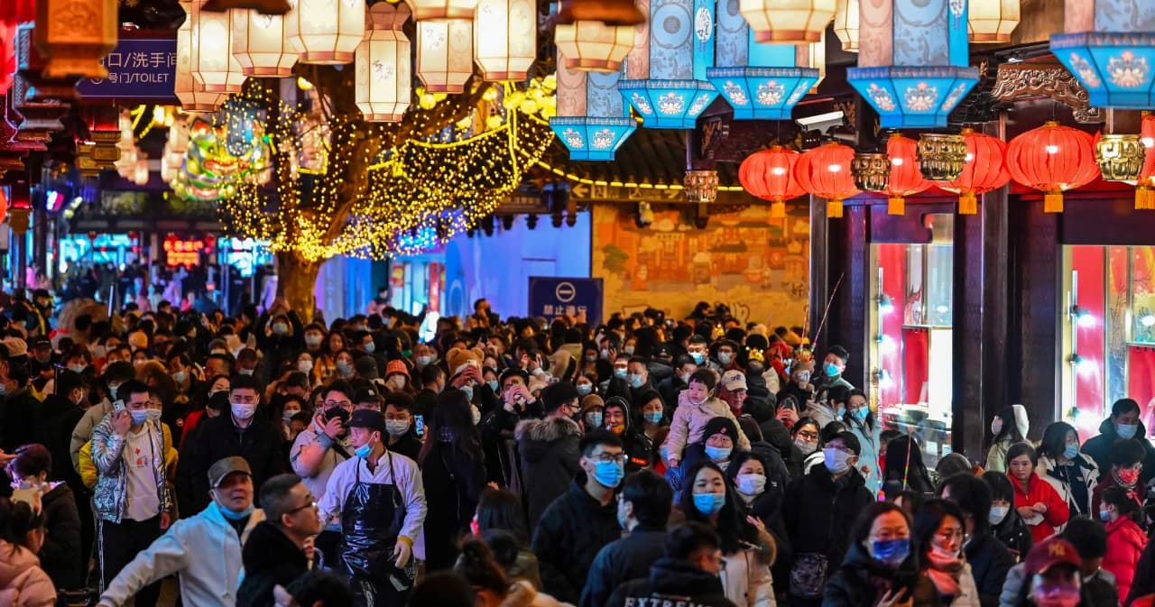 ประชากรจีนลดลงครั้งแรกในรอบ 60 ปี อินเดียจ่อขึ้นแท่นประเทศที่มีประชากรมากสุดในโลกปีนี้