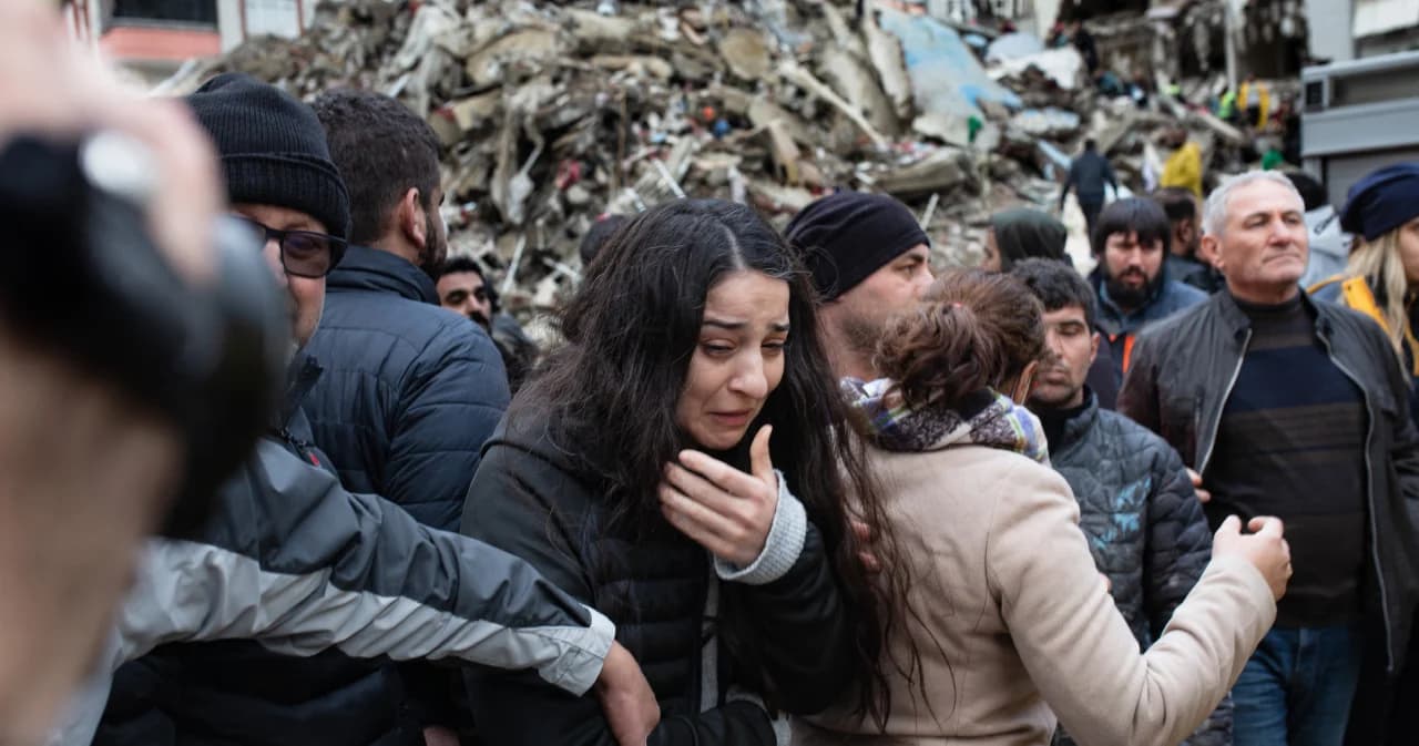 แผ่นดินไหวตุรกี-ซีเรีย ตายพุ่งกว่า 3,800 คน หนาวจัด-ฝนตกหนัก ซ้ำเติมผู้รอดชีวิต