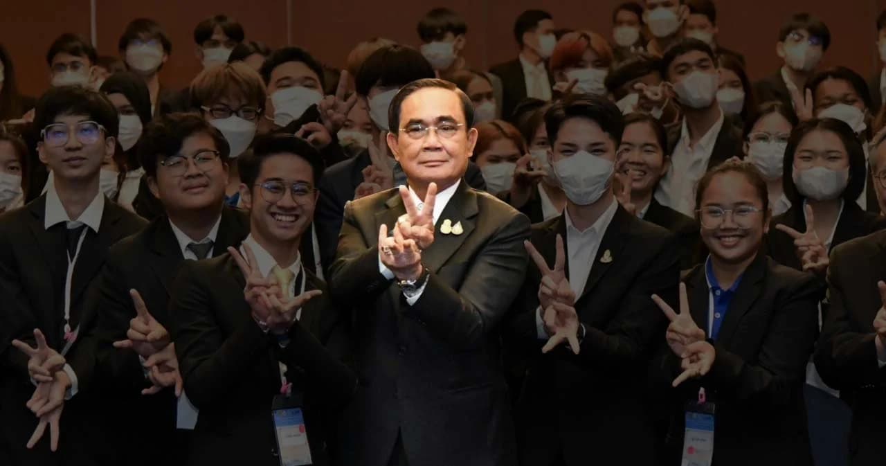 นายกฯ บอกกับ ยุวทูตคุณธรรม สังคมปัจจุบันต้องปรับตัว ถามกูเกิลก่อนวิจารณ์รัฐบาลทำอะไร