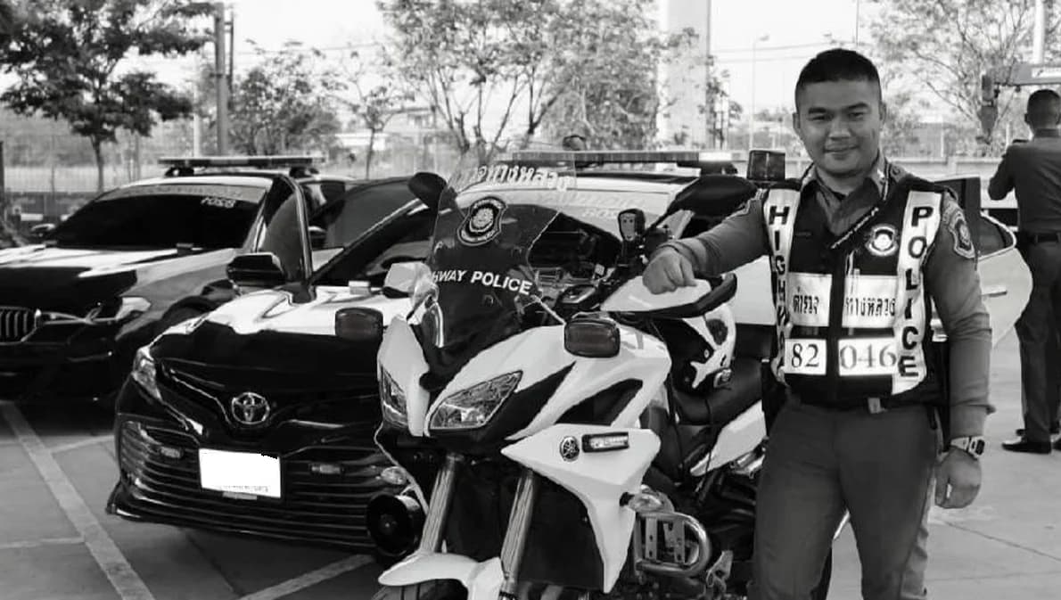 ชาวโซเชียลร่วมสดุดี ‘ตำรวจผู้กล้า’ ไล่ล่าเก๋งต้องสงสัย ก่อนถูกขับเบียดเสียชีวิต