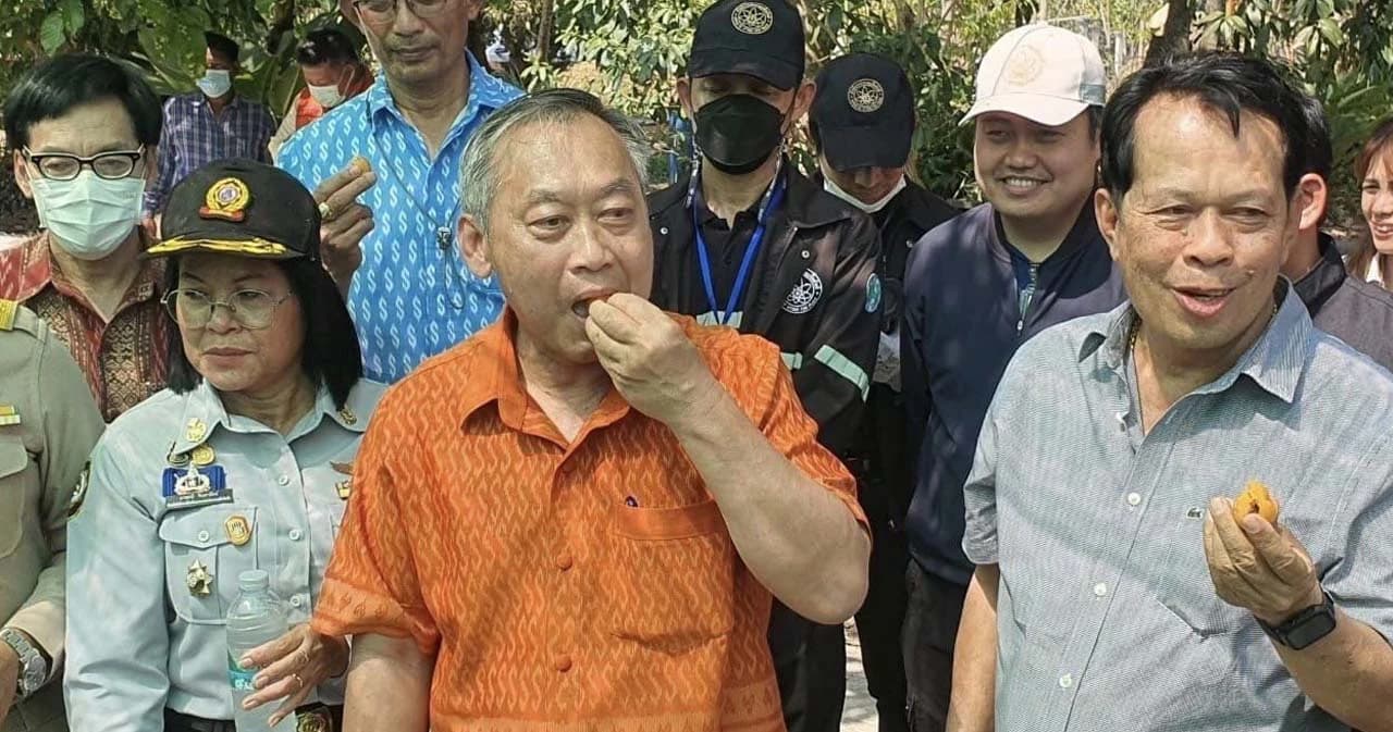 สรุป สถานการณ์ 'ซีเซียม-137' ล่าสุด รัฐบาลตั้งโต๊ะย้ำคุมได้ 'ผู้ว่าฯ ปราจีน' กินผลไม้โชว์ไร้รังสี