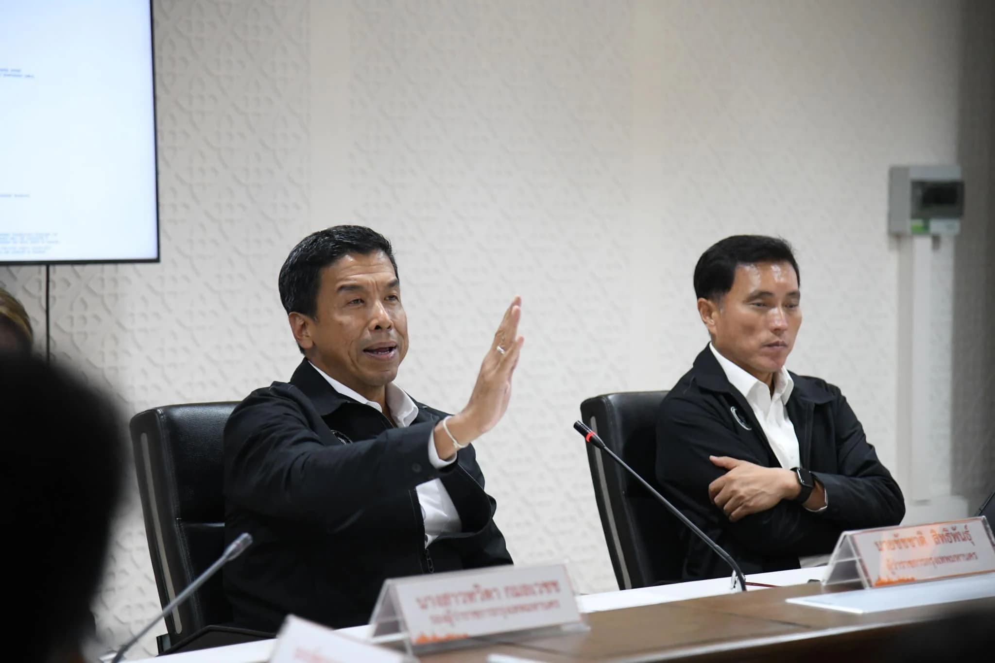 ‘ชัชชาติ’ สั่งระงับโครงการสะพานถล่มลาดกระบัง เล็งเปิดการจราจรใน 3 วัน