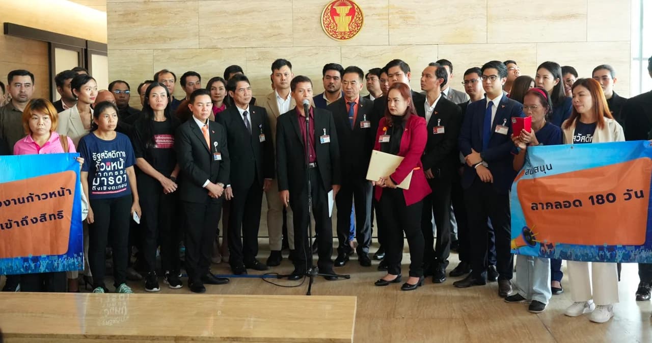 สส.ก้าวไกล ยื่นกฎหมายเปลี่ยนประเทศเข้าสภาฯ เพิ่มอีก 4 ชุด