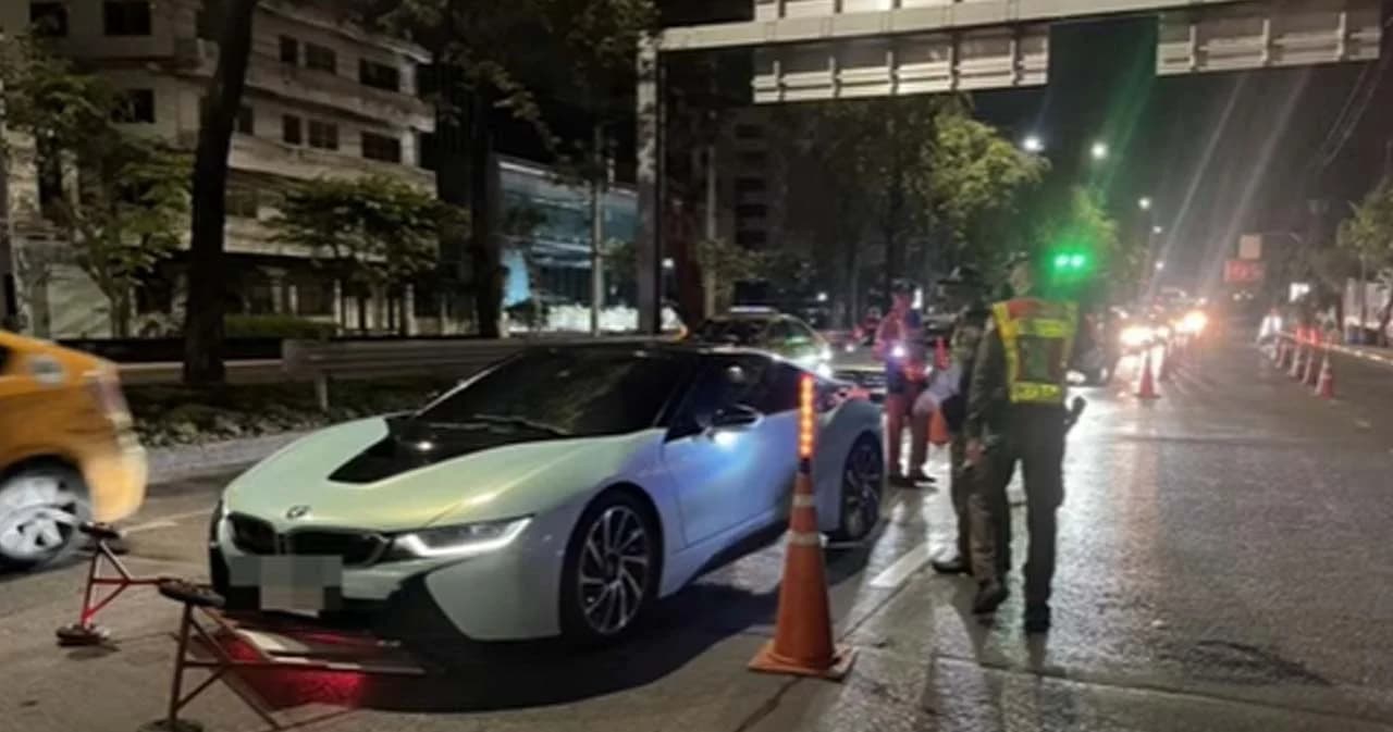 ศาลฯ สั่งจำคุก 2 เดือน ปรับ 4 พัน คดี 'ลูกรัฐมนตรี' เมาแล้วขับ รอลงอาญา 2 ปี พักใบขับขี่ 6 เดือน