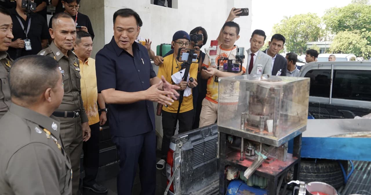 'อนุทิน' ชมทีมจับยาบ้า สุพรรณฯ 4.5 ล้านเม็ด พร้อมเครื่องปั๊ม จี้การไฟฟ้าฯ ตรวจการใช้ไฟชายแดน