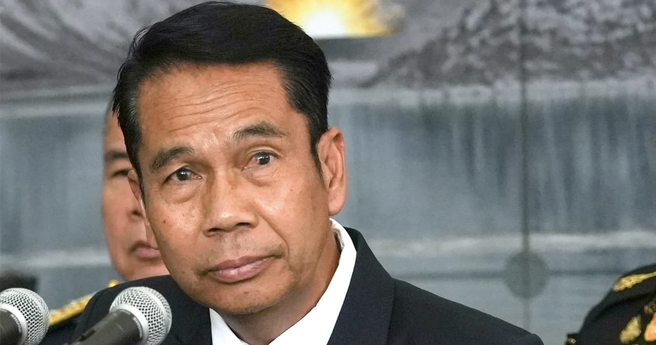 'สุทิน' ยินดีรับซื้อข้าว 10 ปี ประกอบเลี้ยงกำลังพลในกองทัพ 'วิโรจน์' ค้านแค่กินโชว์ ไม่การันตี