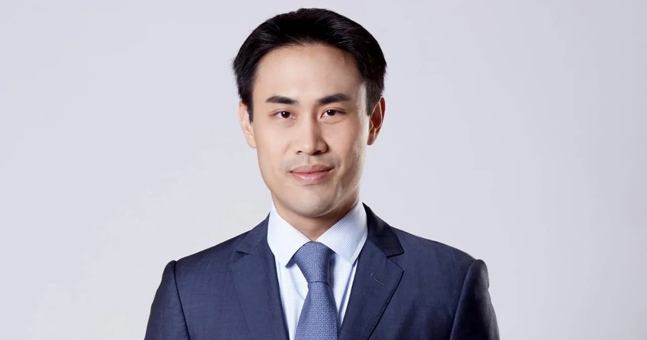 ศาลฯ สั่งจำคุก 6 เดือน 'สกุลธร' น้อง 'ธนาธร' คดีติดสินบน 20 ล้าน เช่าที่ดินทรัพย์สินฯ