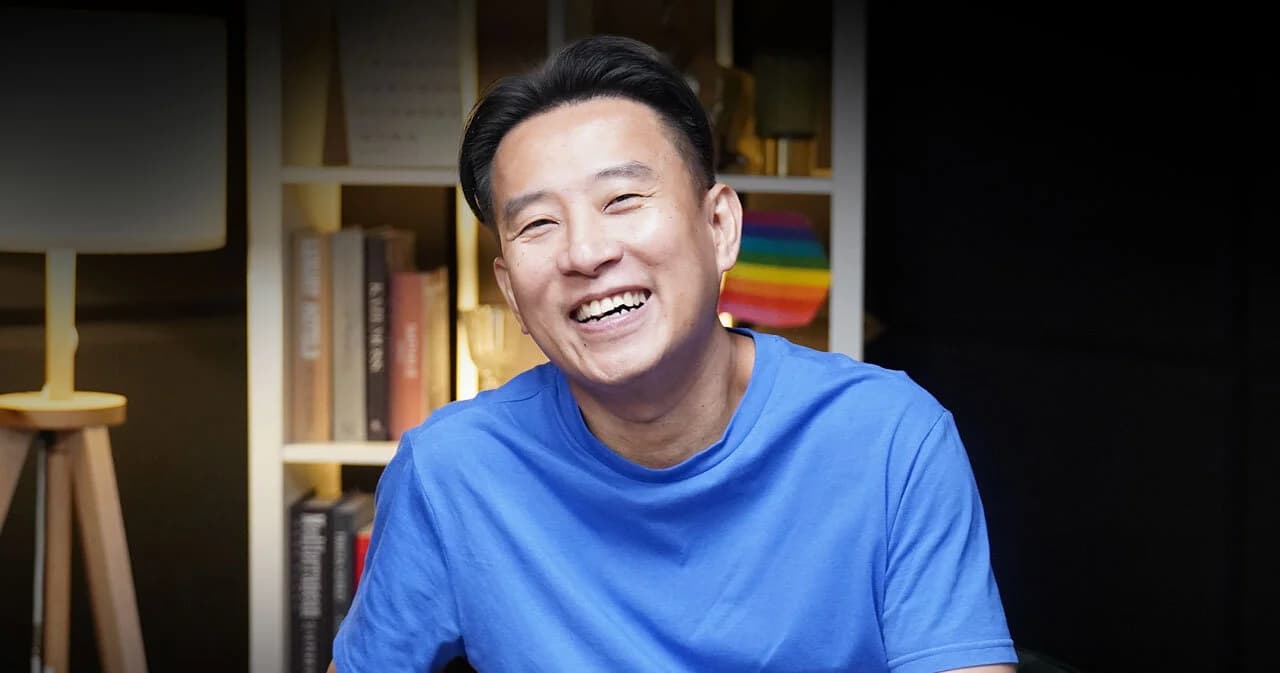 คุยกับ ‘นิ้วกลม’ เมื่อชีวิตต้องโต้คลื่นลูกใหญ่ ท่ามกลางมหาสมุทรความเปลี่ยนแปลงที่แสนปั่นป่วน