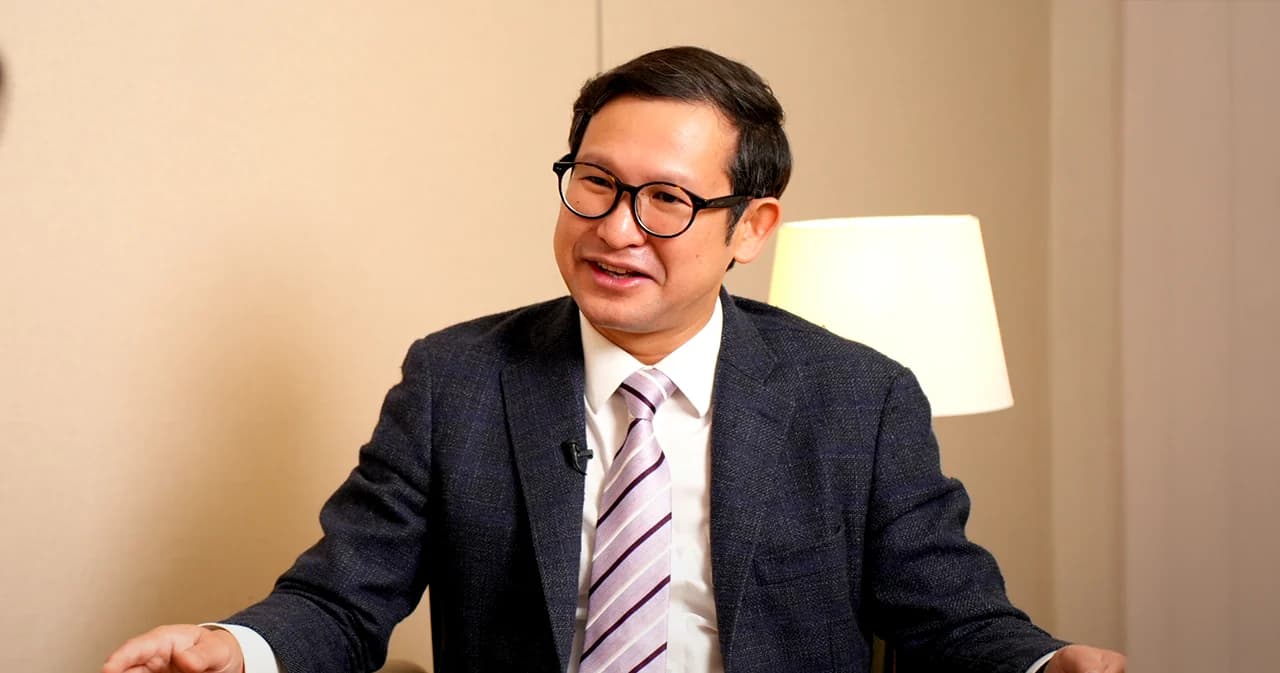 “เกิดขึ้นอีก เพียงแต่จะเป็นใคร” คุยกับ อ.มุนินทร์ ถึงรัฐธรรมนูญไทย ให้อำนาจตีความ ‘เรื่องไม่ถูกใจ’ เป็น ‘ผิดจริยธรรม’?