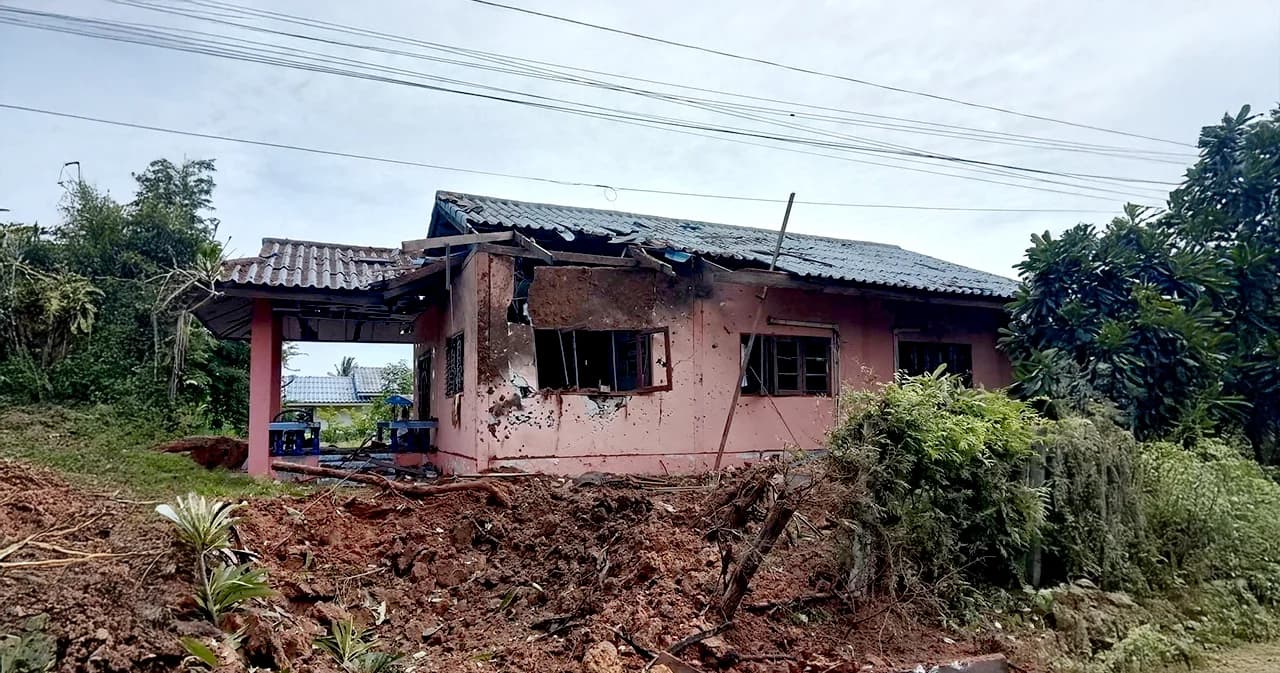 “อยากให้มันจบลงโดยเร็ว” เสียงคนแนวหน้า เมื่อการปะทะเกิดขึ้นไม่ทันตั้งตัว คุยกับ ชุดรักษาความปลอดภัยหมู่บ้าน ชายแดนไทย-กัมพูชา