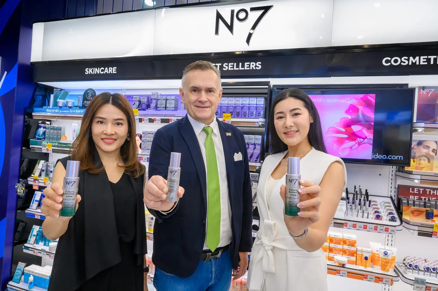 เพิ่มพลังฟื้นฟูผิวถึงขีดสุด ยามค่ำคืน ใหม่ “No7 ฟิวเจอร์ รีนิว รีแพร์ ไนท์ เซรั่ม”