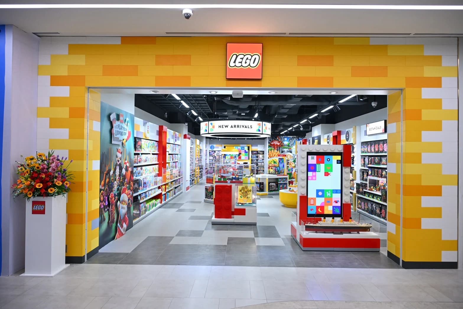 “หลิงหลิง-ออม” แท็กทีม “กลัฟ-คณาวุฒิ” ร่วมเปิดตัว LEGO® Certified Store ณ วันแบงค็อก แห่งที่ 7 ในประเทศไทย กับคอนเซ็ปต์ ‘Retailtainment’ ผสานความสนุกสุดสร้างสรรค์ใจกลางเมือง