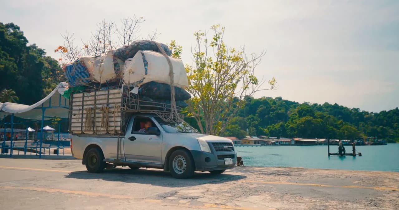 "มูลนิธิโคคา-โคลา" จัดการขยะบนเกาะอย่างยั่งยืน ช่วยขนวัสดุรีไซเคิลกว่า 7,200 ตัน ออกจากเกาะในภาคตะวันออก