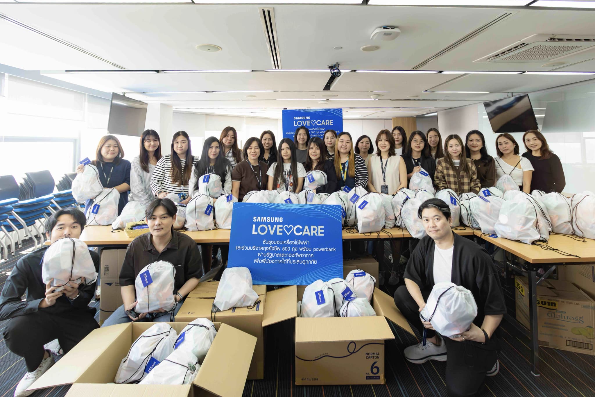 ซัมซุงเดินหน้าช่วยเหลือผู้ประสบภัยน้ำท่วมภาคใต้
ส่งมอบความช่วยเหลือและบริการฟื้นฟูในพื้นที่ครบวงจร