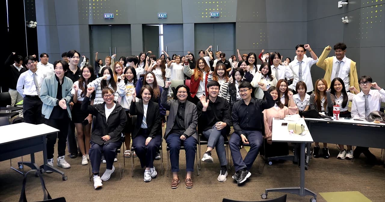 กรรมการตัดสินรางวัลจากโครงการ eisa ของบริษัท ไทยเบฟเวอเรจ จำกัด (มหาชน) x SX2025 ชื่นชมนักนิเทศฯ ม.กรุงเทพ หลังเปลี่ยน Sustainability Expo เป็นห้องเรียนที่ใหญ่ที่สุด