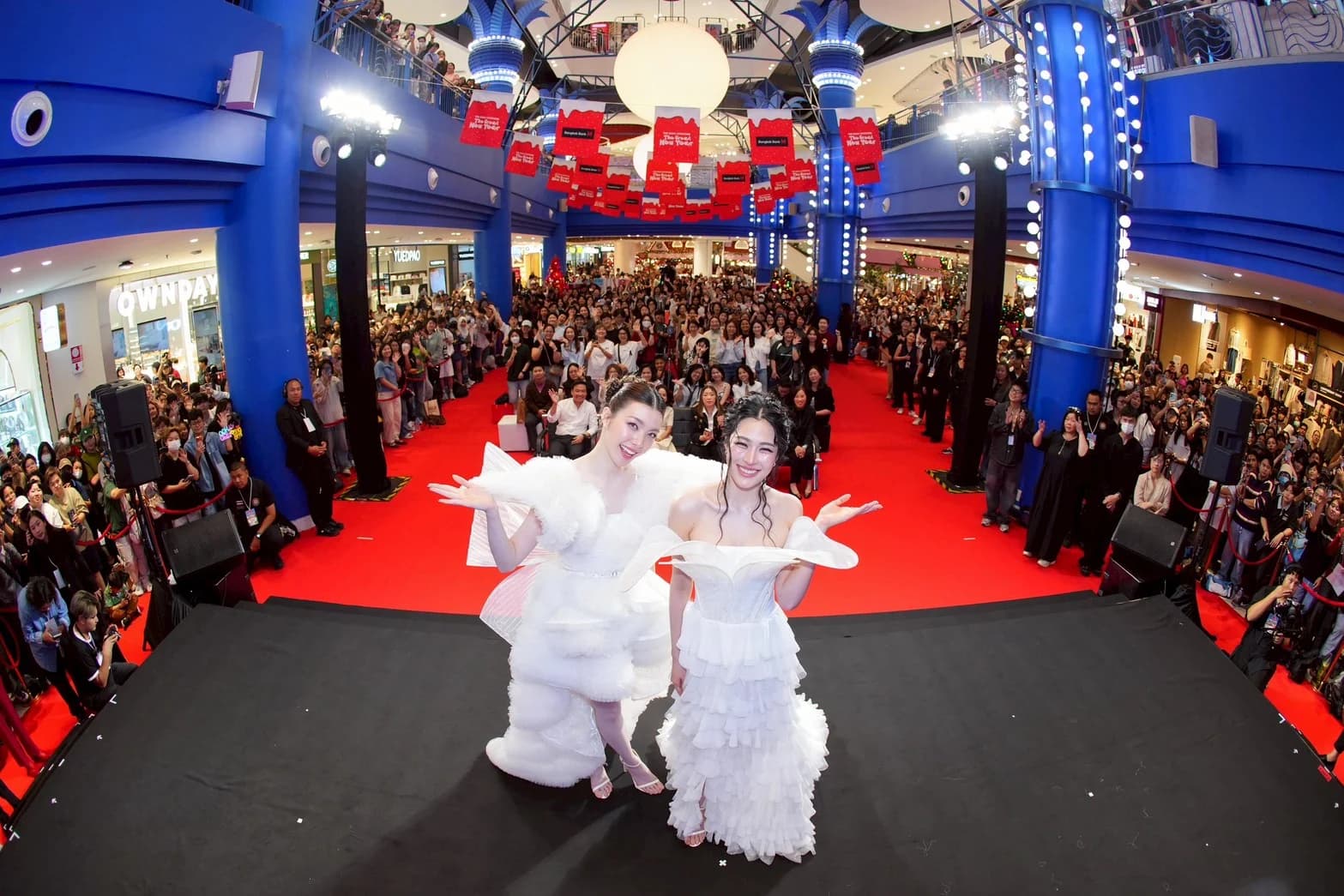 'หลิงหลิง – ออม' ส่งความสุขครั้งยิ่งใหญ่ให้แฟนคลับ ที่งาน “MONCHHICHI CHRISTMAS TOWN” ครั้งแรกในเอเชียตะวันออกเฉียงใต้