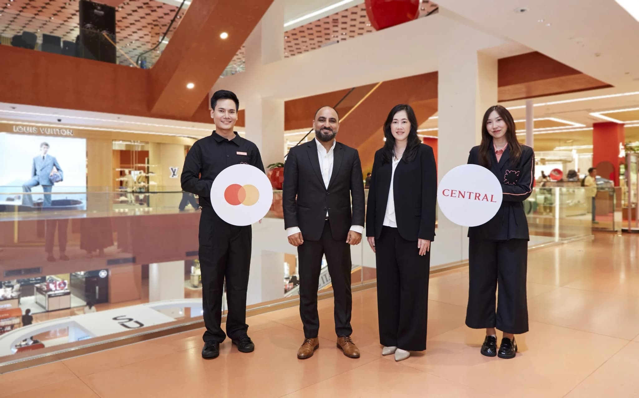 ห้างเซ็นทรัล ผนึก Mastercard เปิดตัว ‘Central x Mastercard Priceless’ ยกระดับรีเทลผ่าน ‘Priceless Platform’ เชื่อมต่อประสบการณ์ช้อปและท่องเที่ยวเหนือระดับไว้ในที่เดียว