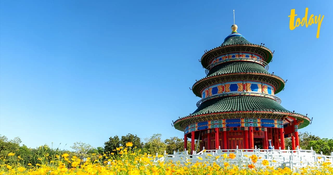 ‘การให้’ เริ่มด้วยการ ‘ให้โอกาสกับตัวเอง’ เรื่องเล่าจากวิหาร ‘อี่ ทง เทียน ไท้’ แลนด์มาร์คใหม่ของกบินทร์บุรี