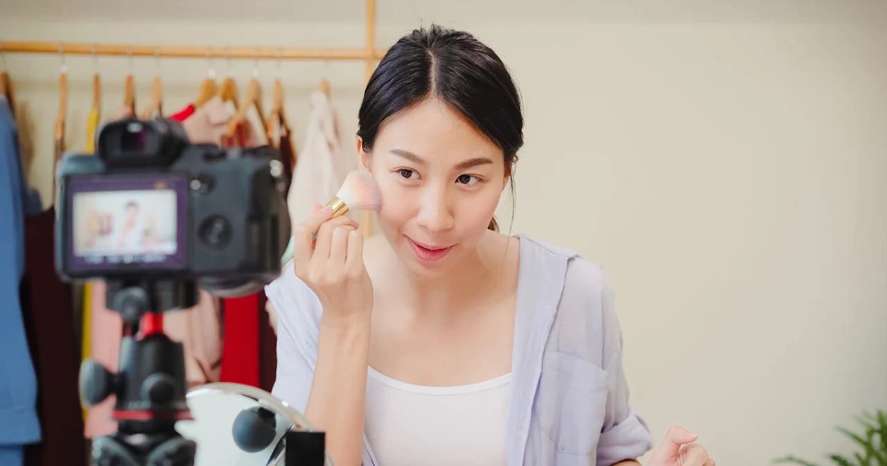 พลังคนธรรมดากำลังมาแรง! ปี 2026 ยุคของ KOC ผู้บริโภคเชื่อคนใช้จริงมากกว่าคนดัง